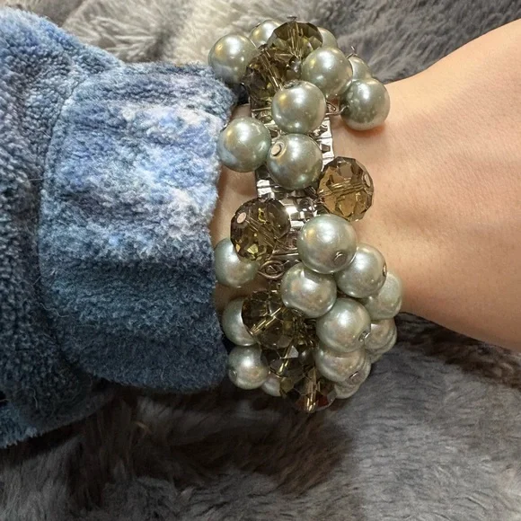 Vintage Beaded Cluster Bracelet - Silver Pearls and Smoky Crystals - Picture 2 of 3